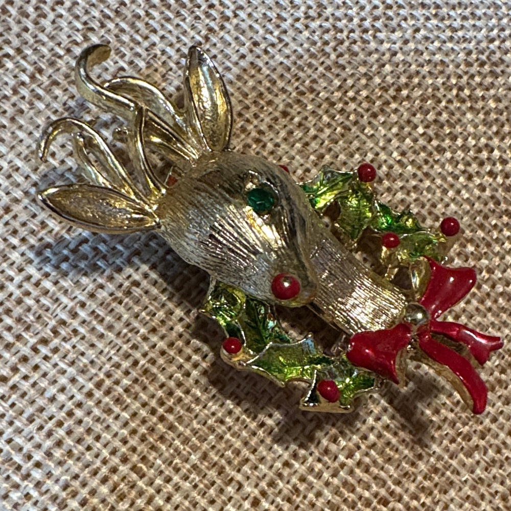 Gerry’s Vintage Gold Reindeer Brooch with Red and Green Accents - Picture 6 of 7